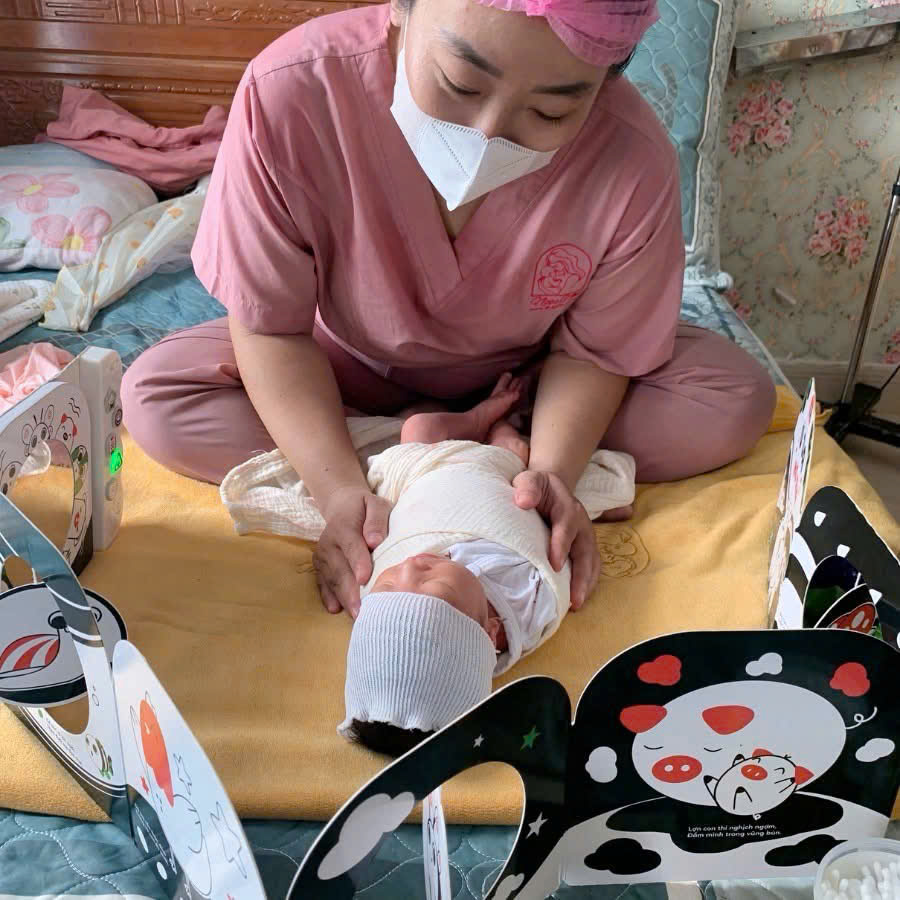 Tắm bé chuẩn y khoa tại Hóc Môn
